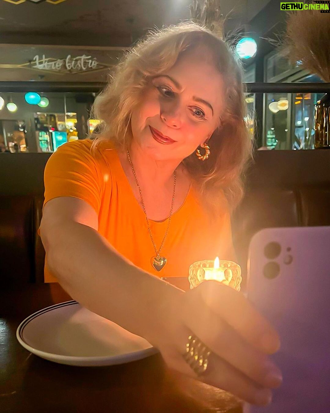 Vera Fischer Instagram - . 🧡Amados 🕯️ Por mim se vai à cidade sofredora, por mim se vai à eterna dor por mim se vai até os que se perderam deixai toda esperança, vós que entrais . ✍️Dante Alighieri 🔥Um lindo domingo à todos Rio de Janeiro, Rio de Janeiro