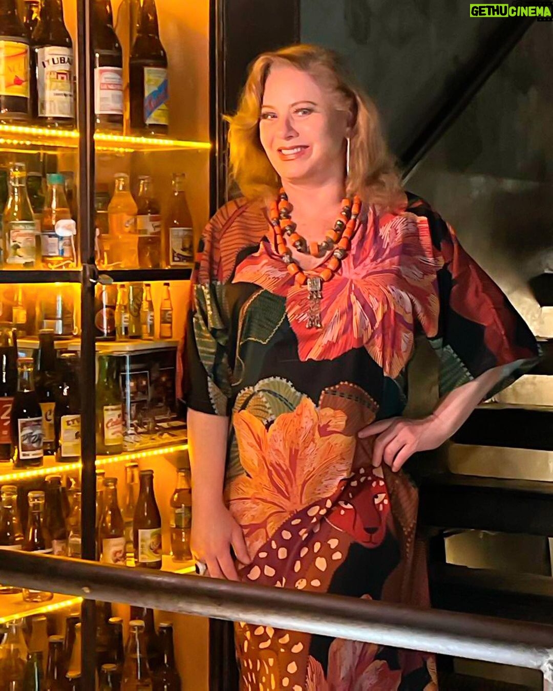 Vera Fischer Instagram - . Amores 🧡💐 Muita gratidão pelo sucesso em São Paulo, e pelos amigos 👯♂️ que nos encheram de carinho e presentes 🎁 Merci @chezamis.bistro 🍷 Voltaremos breve São Paulo 🚀🚀🚀 Aguardem Beijão dessa sua sempre 🧡Vera