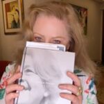 Vera Fischer Instagram - . Sextou 🌹 ✍🏻 ADÉLIA PRADO —Poesia Reunida — Uma linda sexta-feira com beijos poéticos 🍃🌹🍃 Sempre sua Vera . #VeraFischerINdica