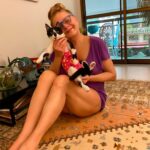 Vera Fischer Instagram - . 💓Aisha 💓 Amor Total 💞 Já já vai ficar boa e tirar a roupinha da castração 🙏 Mam’s tá cuidando mto bem dela 🫶 🐈‍⬛ Na verdade, matando de amor! 🌸 Boa sexta-feira meus queridos Sua quem? 🌷Vera