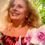 Vera Fischer Instagram - . Amados Meus 🌳🌿🌸🌺🌵🌱🌴 Que o domingo seja verde e florido. E juntos, vamos mandar energias positivas para que cessem as queimadas da Amazônia pelamordedeusssss 🫶🏽 #paz 💚🇧🇷