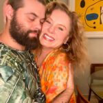Vera Fischer Instagram - . 🧡🎄🧡🎄🧡🎄🧡🎄 Meus queridos A noite de Natal foi bonita demais 🙌 cheia de amor, de alegria e ternura. 🐈🌠🐈‍⬛💫🥂🎁 Feliz Natal ! 😘 Sua Vera