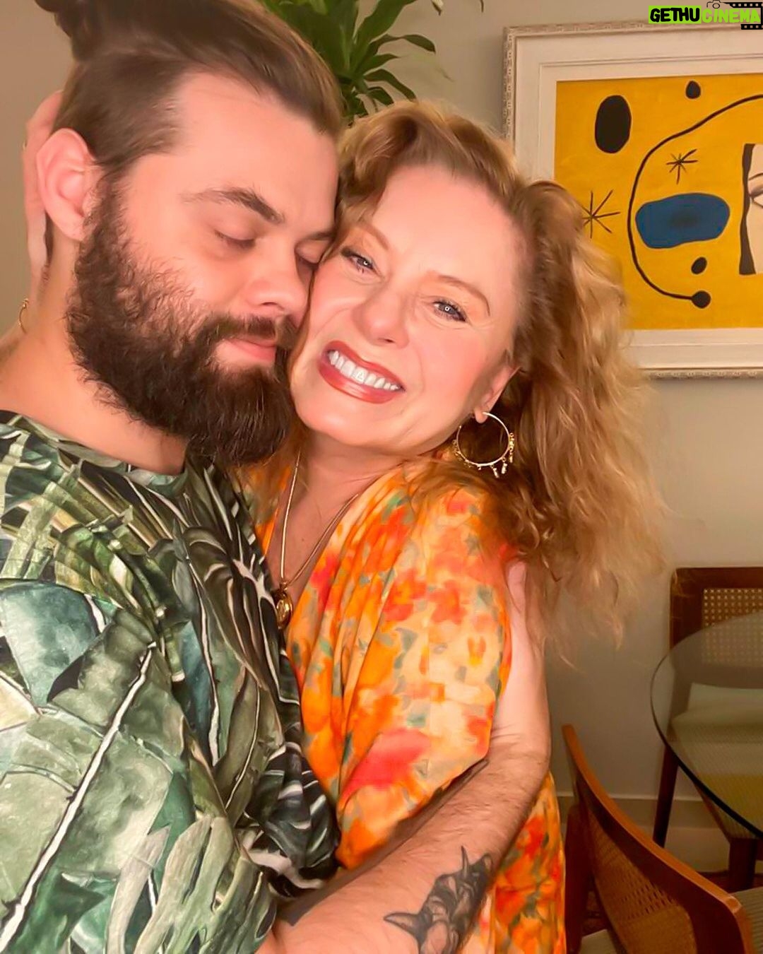 Vera Fischer Instagram - . ๐งก๐๐งก๐๐งก๐๐งก๐ Meus queridos A noite de Natal foi bonita demais ๐ cheia de amor, de alegria e ternura. ๐๐ ๐โโฌ๐ซ๐ฅ๐ Feliz Natal ! ๐ Sua Vera