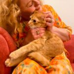Vera Fischer Instagram - . 🧡🎄🧡🎄🧡🎄🧡🎄 Meus queridos A noite de Natal foi bonita demais 🙌 cheia de amor, de alegria e ternura. 🐈🌠🐈‍⬛💫🥂🎁 Feliz Natal ! 😘 Sua Vera
