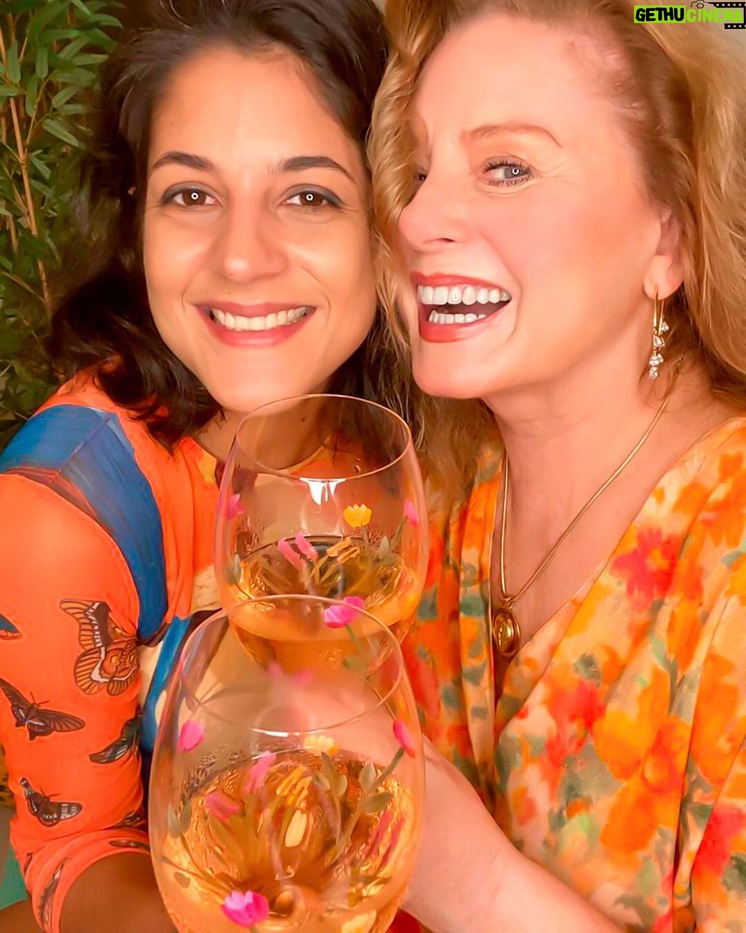Vera Fischer Instagram - . ๐งก๐๐งก๐๐งก๐๐งก๐ Meus queridos A noite de Natal foi bonita demais ๐ cheia de amor, de alegria e ternura. ๐๐ ๐โโฌ๐ซ๐ฅ๐ Feliz Natal ! ๐ Sua Vera