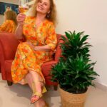Vera Fischer Instagram - . 🧡🎄🧡🎄🧡🎄🧡🎄 Meus queridos A noite de Natal foi bonita demais 🙌 cheia de amor, de alegria e ternura. 🐈🌠🐈‍⬛💫🥂🎁 Feliz Natal ! 😘 Sua Vera