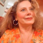 Vera Fischer Instagram - . 🧡🎄🧡🎄🧡🎄🧡🎄 Meus queridos A noite de Natal foi bonita demais 🙌 cheia de amor, de alegria e ternura. 🐈🌠🐈‍⬛💫🥂🎁 Feliz Natal ! 😘 Sua Vera