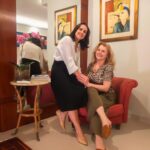 Vera Fischer Instagram - . 💗 Meus amores 💕 🏡 Vocês tem perguntado sobre a casa nova e quero contar pra vocês sobre a Meire. 👷🏻‍♀️Ela é engenheira e tem uma empresa que faz projetos e execução de obras🪚🏗️🛠️🚜. Juntamos 💡o nosso bom gosto e o talento dela para pensarmos juntas esse meu novo apartamento. 🪞🖼️🛌🧸Visitamos lojas, escolhemos coisas, foi uma experiencia muito legal! 🛍️🛒🎀 Obrigada querida. Que o @grupomaiisconstrutora continue a construção de outros lugares bons de viver! Uma ótima terça-feira pra todos Sua 🐆 Vera