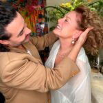 Vera Fischer Instagram - . Amores 🤍✨ Gostaram dos meus cabelos cacheadinhos? 🤗Heheheh Invenção do meu querido @costatto Beijos e um lindo domingo ⭐️🕊️⭐️🕊️⭐️🕊️⭐️🕊️ Sua Vera
