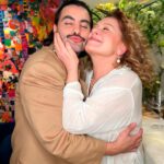 Vera Fischer Instagram - . Amores 🤍✨ Gostaram dos meus cabelos cacheadinhos? 🤗Heheheh Invenção do meu querido @costatto Beijos e um lindo domingo ⭐️🕊️⭐️🕊️⭐️🕊️⭐️🕊️ Sua Vera