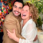 Vera Fischer Instagram - . Amores 🤍✨ Gostaram dos meus cabelos cacheadinhos? 🤗Heheheh Invenção do meu querido @costatto Beijos e um lindo domingo ⭐️🕊️⭐️🕊️⭐️🕊️⭐️🕊️ Sua Vera