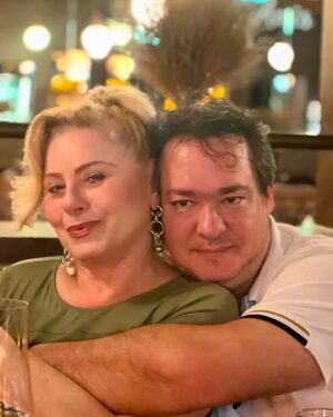 Vera Fischer Instagram - .
Queridos meus 
🫶🌹🫶🌹🫶🌹🫶🌹🫶🌹
Existe algo mais importante que a amizade?! 
Acho que não. 
❤️ Não estou falando só da amizade com amigos 👯‍♂️ 
Amizade com os filhos e parentes é essencial ❤️❤️
Desejo uma quarta-feira poética pra todos, cheia de ternura 🌷🌷🌷
Beijos da sua sempre 
Vera ❣️