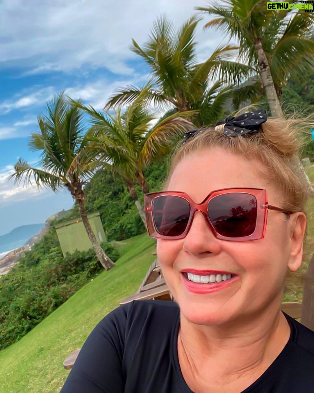 Vera Fischer Instagram - . Amores meus π΄ Quem aΓ adivinha onde eu estou? π³π΄πβοΈπͺΈ Quem souber ganha um beijo na bochecha hummm sabor ππππππQual preferem? Podem mandar que respondo ok galera β₯οΈ Uma alegre e colorida quarta-feira pra todos π₯° Sua Veroca
