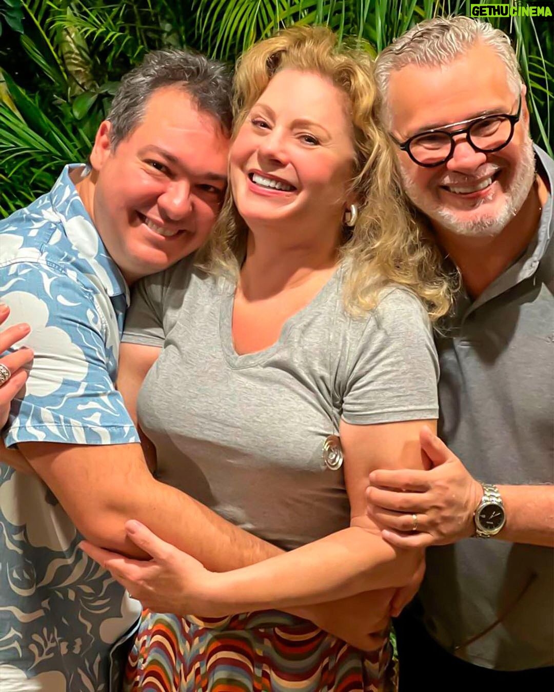 Vera Fischer Instagram - . ❤️Felicidade❤️ #belinha #brisa 🐶 🐶 @tadeuaguiaroficial @eduardo_bakr ❣️Obrigada pela tarde inesquecível ❣️ Uma linda quarta-feira pra todos ❣️ Beijos dog/ vibes 💋💋 Sempre sua Vera