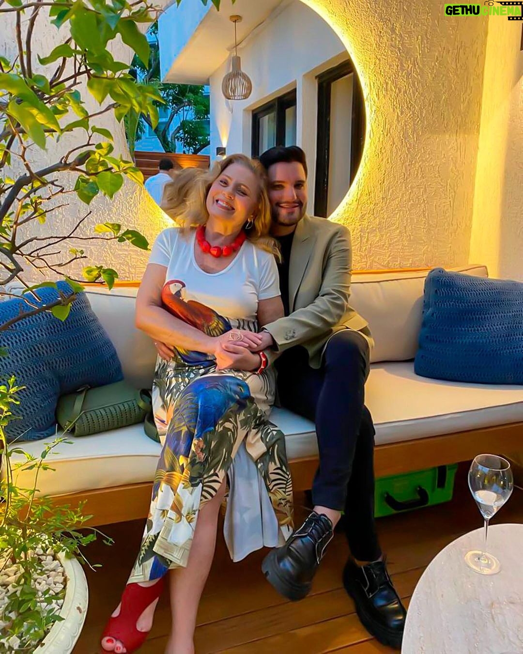 Vera Fischer Instagram - . ❣️Amizade ❣️ Bem mais precioso que nos conforta e nos faz vibrar. Viva a Amizade ! 🌿🌹🌿🌹🌿🌹🌿🌹🌿🌹 Uma terça-feira repleta de carinho pra todos vcs V❤️E❤️R❤️A