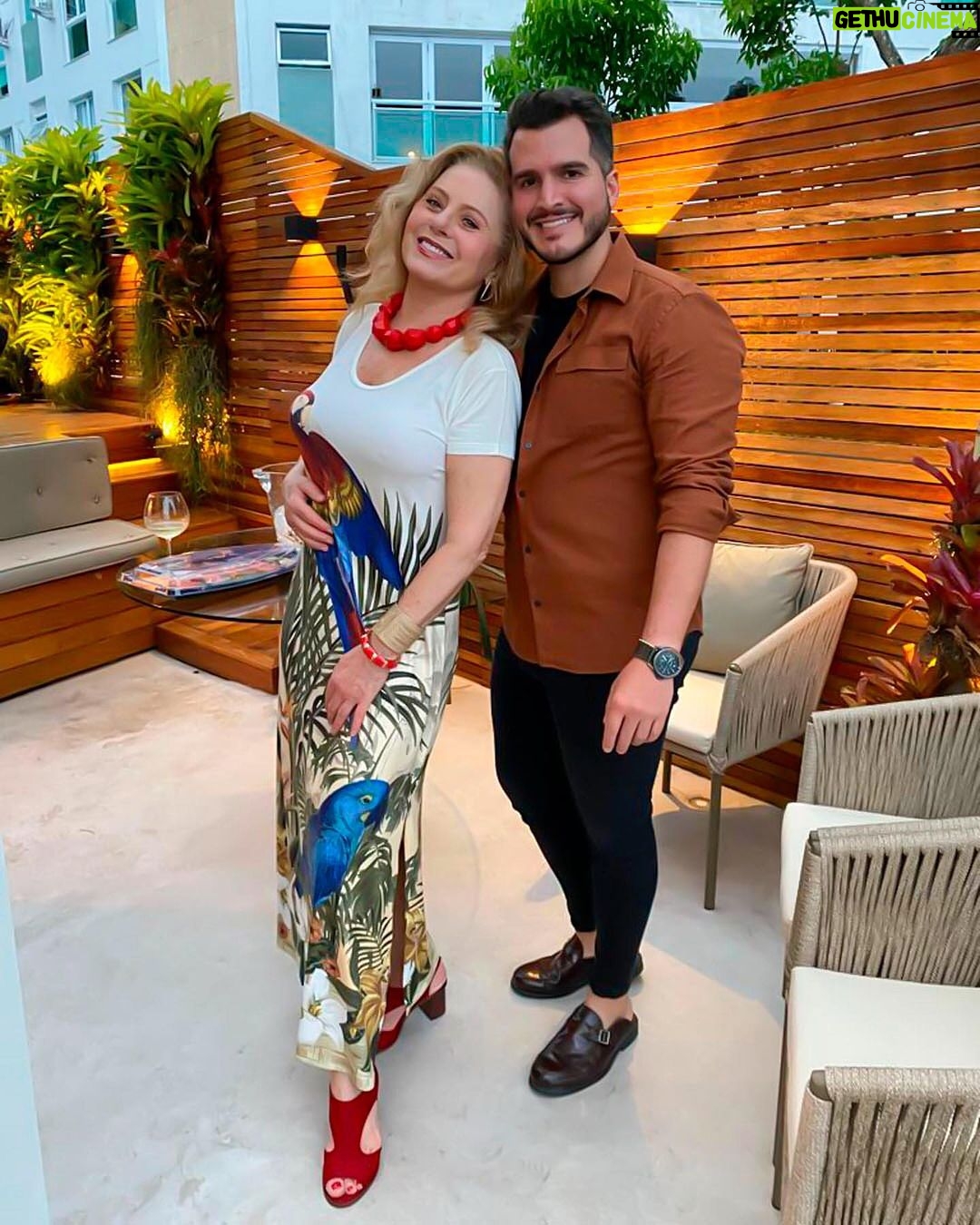 Vera Fischer Instagram - . ❣️Amizade ❣️ Bem mais precioso que nos conforta e nos faz vibrar. Viva a Amizade ! 🌿🌹🌿🌹🌿🌹🌿🌹🌿🌹 Uma terça-feira repleta de carinho pra todos vcs V❤️E❤️R❤️A