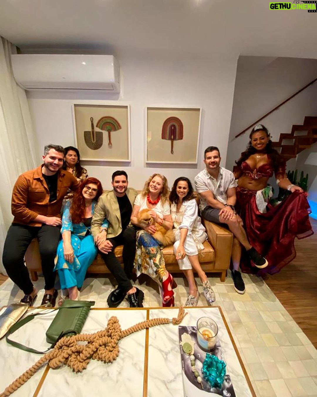 Vera Fischer Instagram - . ❣️Amizade ❣️ Bem mais precioso que nos conforta e nos faz vibrar. Viva a Amizade ! 🌿🌹🌿🌹🌿🌹🌿🌹🌿🌹 Uma terça-feira repleta de carinho pra todos vcs V❤️E❤️R❤️A