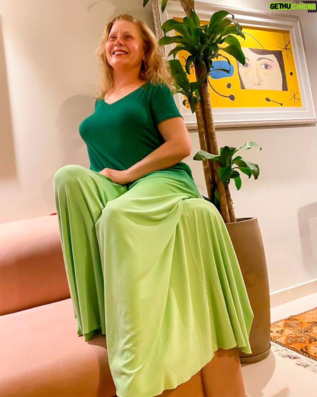 Vera Fischer Instagram - . Sextando ππͺ΄ππͺ΄ππͺ΄ππͺ΄ππͺ΄ Bem tranquila, em casa, cuidando das minhas plantinhas e dos meus gatinhos πππββ¬π Fiquem bem e curtam o fim de semana ππ»ππ½ AbraΓ§os e beijos da sua πVera