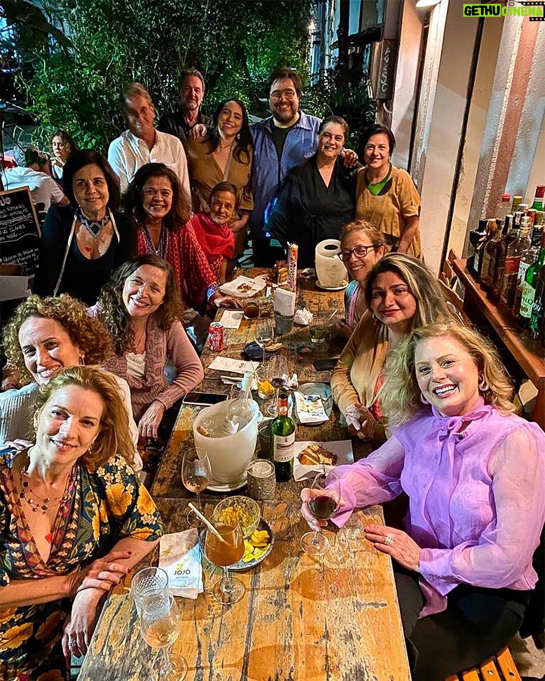 Vera Fischer Instagram - . Sextou π πNiver de @martaparet ππ₯πππ Amigos! Amigos! Amigos! Happy Birthday βοΈ Linda sexta-feira pra todos vocΓͺs Dessa sua Vera π¦