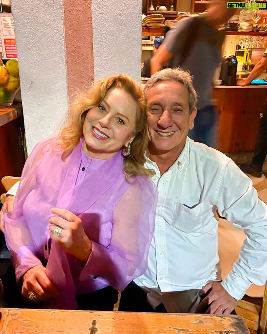 Vera Fischer Instagram - . Sextou π πNiver de @martaparet ππ₯πππ Amigos! Amigos! Amigos! Happy Birthday βοΈ Linda sexta-feira pra todos vocΓͺs Dessa sua Vera π¦