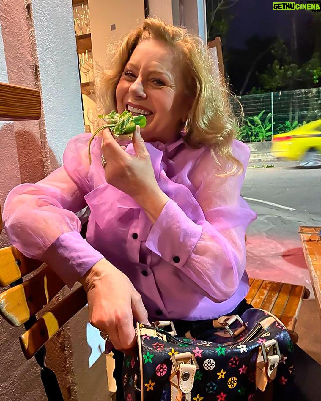 Vera Fischer Instagram - . Sextou π πNiver de @martaparet ππ₯πππ Amigos! Amigos! Amigos! Happy Birthday βοΈ Linda sexta-feira pra todos vocΓͺs Dessa sua Vera π¦