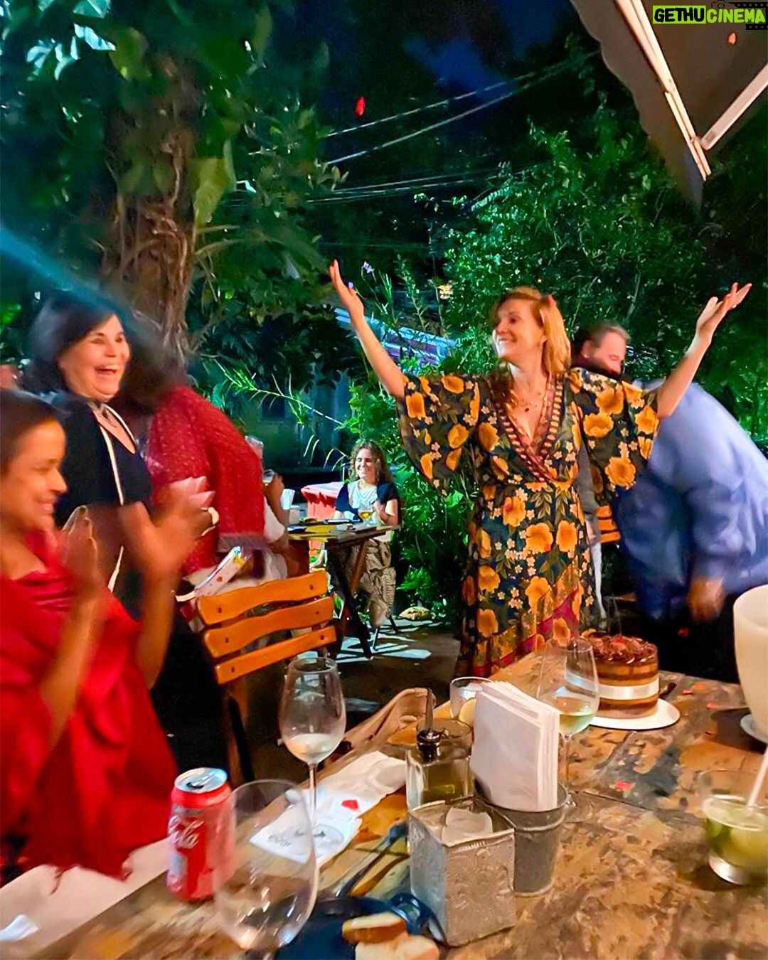 Vera Fischer Instagram - . Sextou π πNiver de @martaparet ππ₯πππ Amigos! Amigos! Amigos! Happy Birthday βοΈ Linda sexta-feira pra todos vocΓͺs Dessa sua Vera π¦