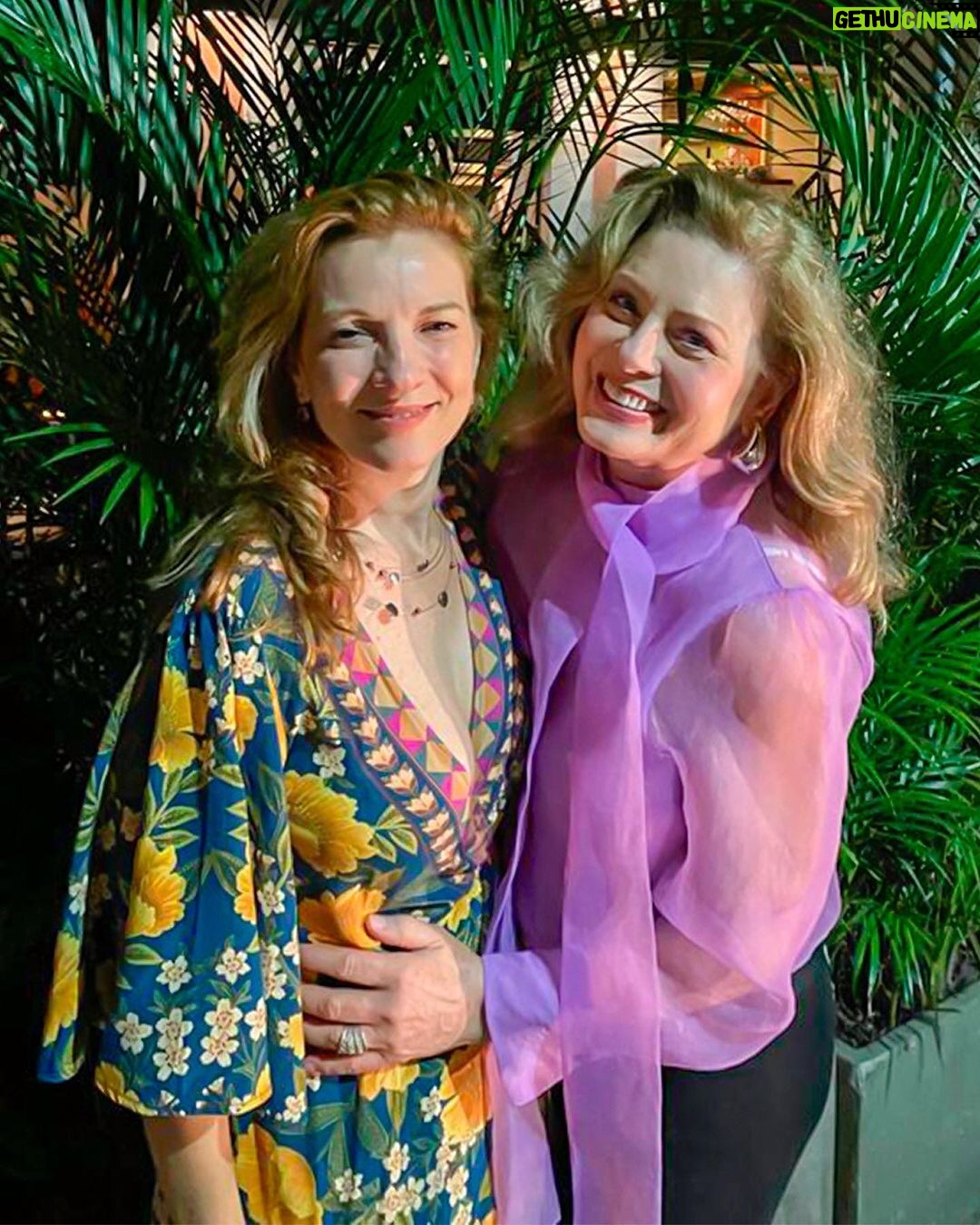 Vera Fischer Instagram - . Sextou π πNiver de @martaparet ππ₯πππ Amigos! Amigos! Amigos! Happy Birthday βοΈ Linda sexta-feira pra todos vocΓͺs Dessa sua Vera π¦