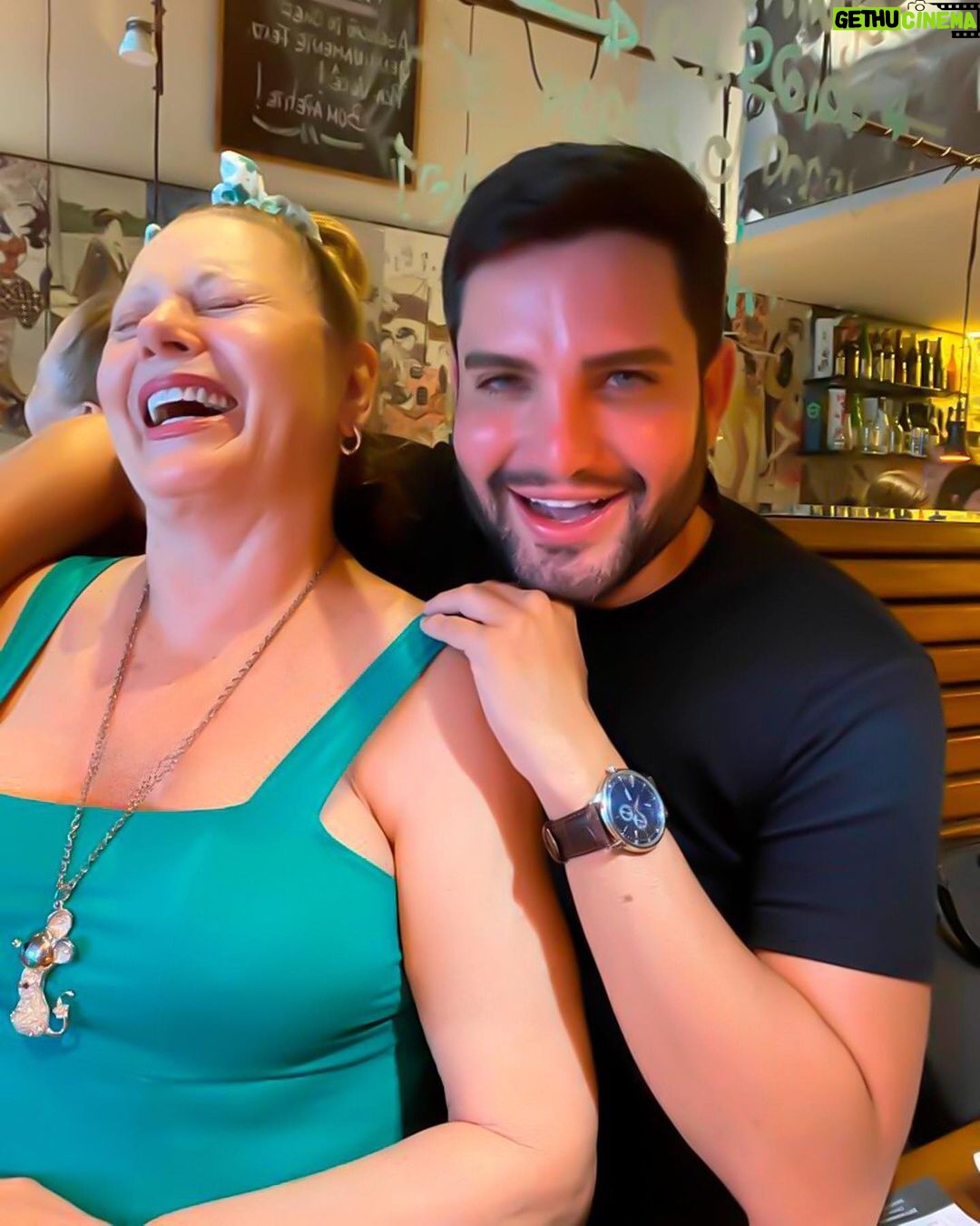 Vera Fischer Instagram - . 🍃💐Oi pessoal 🍃💐 Amigos queridos @drvictorbechara @binhoalencar se divertem juntos 💚💙 Mas aguardem… Não é só isso. Vem novidade boa por aí 🙌🏼 Beijokas e boa quarta Sua, desde sempre 🤗Vera Verão