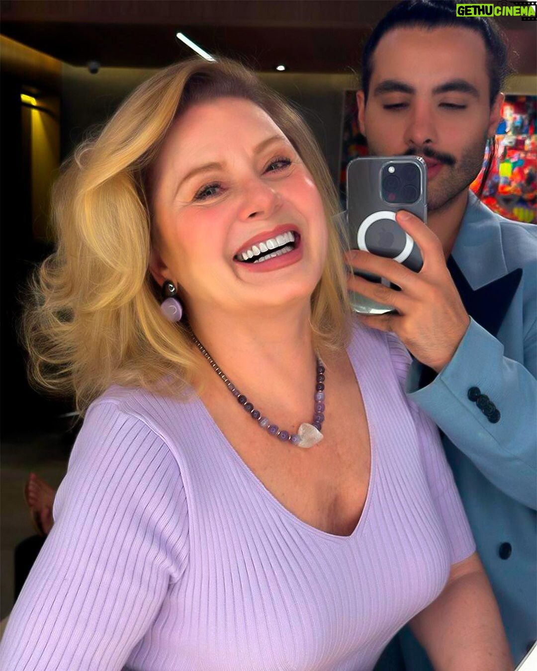 Vera Fischer Instagram - . 💜 Amores 💜 Cabelos mais curtos e um tom de loiro diferente 💇🏼♀️ By @costatto of course! Gostaram? Boa semana Sua 🌸 Vera Rio de Janeiro, Rio de Janeiro