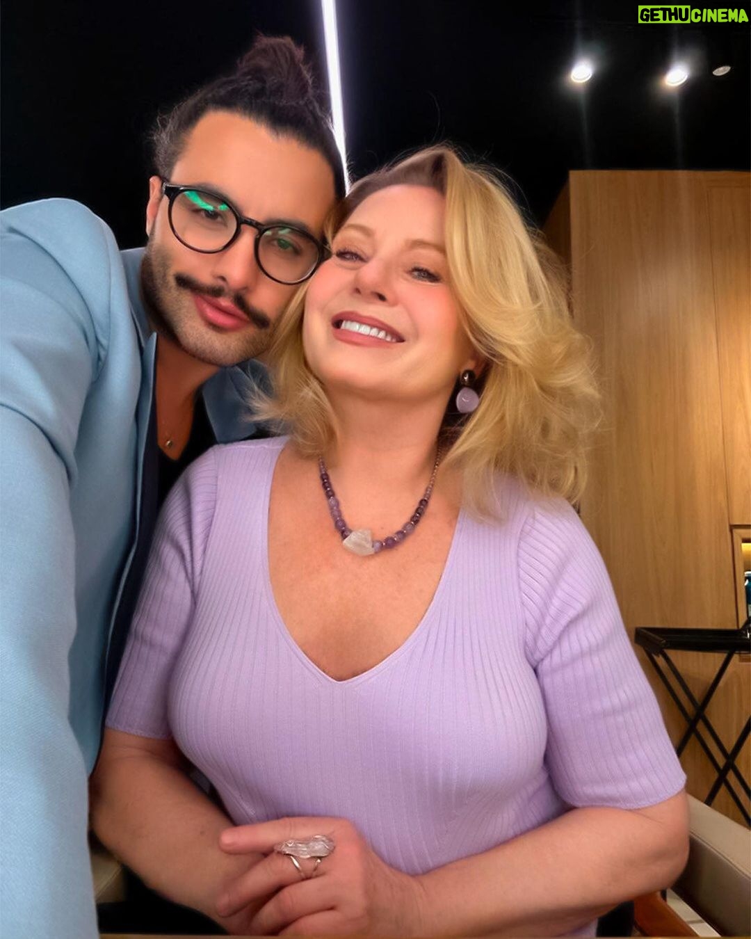 Vera Fischer Instagram - . 💜 Amores 💜 Cabelos mais curtos e um tom de loiro diferente 💇🏼♀️ By @costatto of course! Gostaram? Boa semana Sua 🌸 Vera Rio de Janeiro, Rio de Janeiro