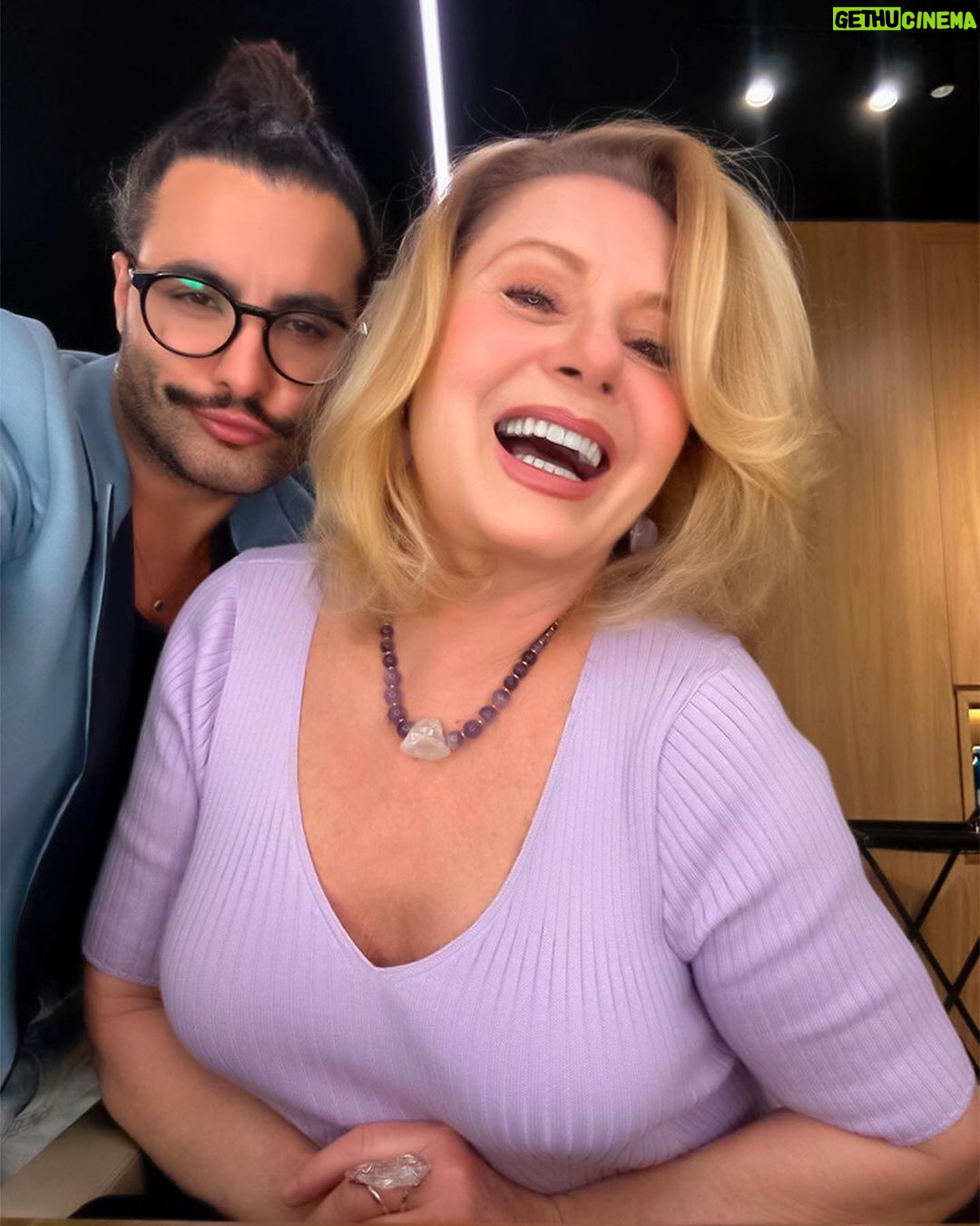 Vera Fischer Instagram - . 💜 Amores 💜 Cabelos mais curtos e um tom de loiro diferente 💇🏼♀️ By @costatto of course! Gostaram? Boa semana Sua 🌸 Vera Rio de Janeiro, Rio de Janeiro