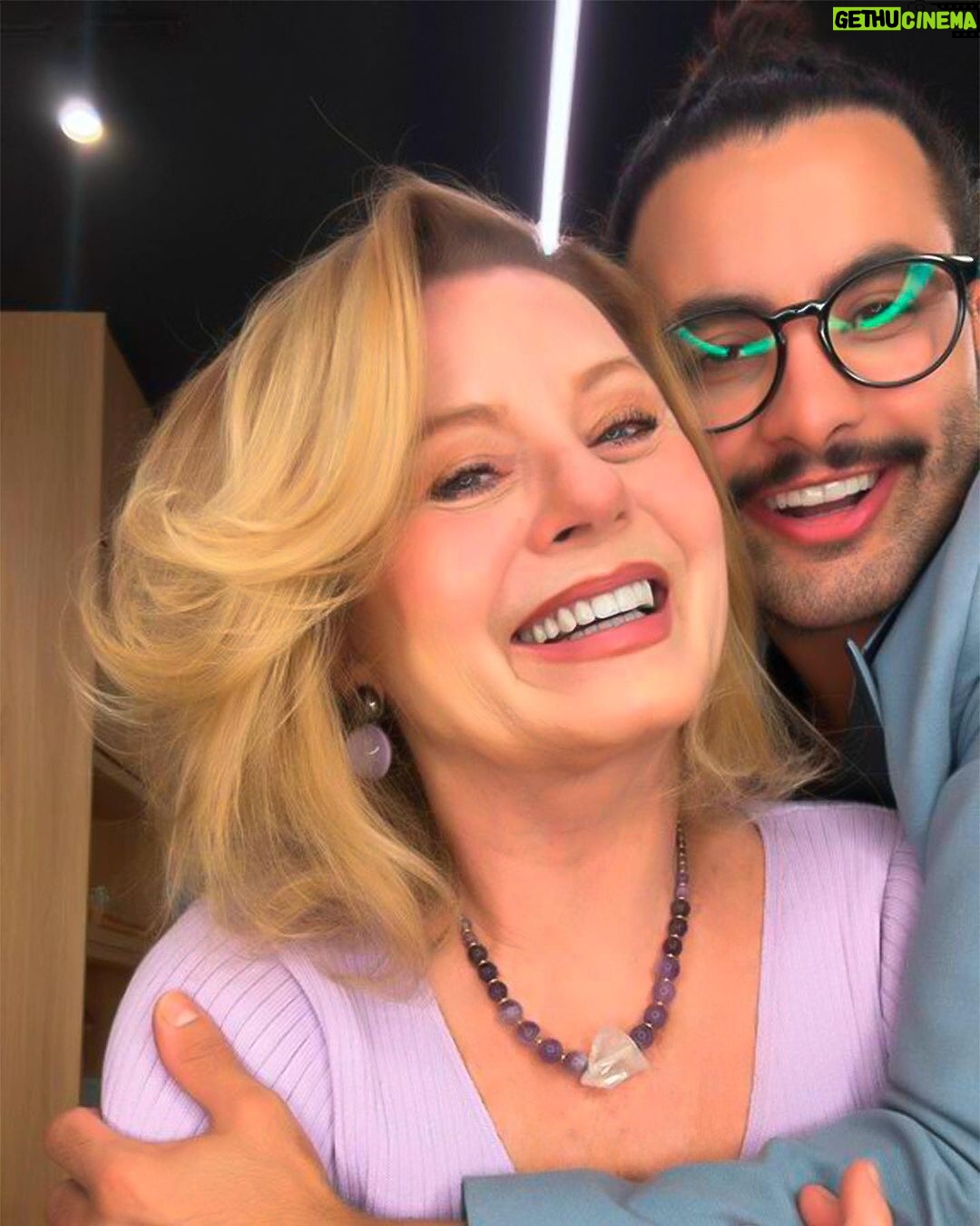 Vera Fischer Instagram - . 💜 Amores 💜 Cabelos mais curtos e um tom de loiro diferente 💇🏼♀️ By @costatto of course! Gostaram? Boa semana Sua 🌸 Vera Rio de Janeiro, Rio de Janeiro