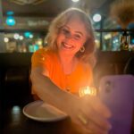 Vera Fischer Instagram - . 🧡Amados 🕯️ Por mim se vai à cidade sofredora, por mim se vai à eterna dor por mim se vai até os que se perderam deixai toda esperança, vós que entrais . ✍️Dante Alighieri 🔥Um lindo domingo à todos Rio de Janeiro, Rio de Janeiro