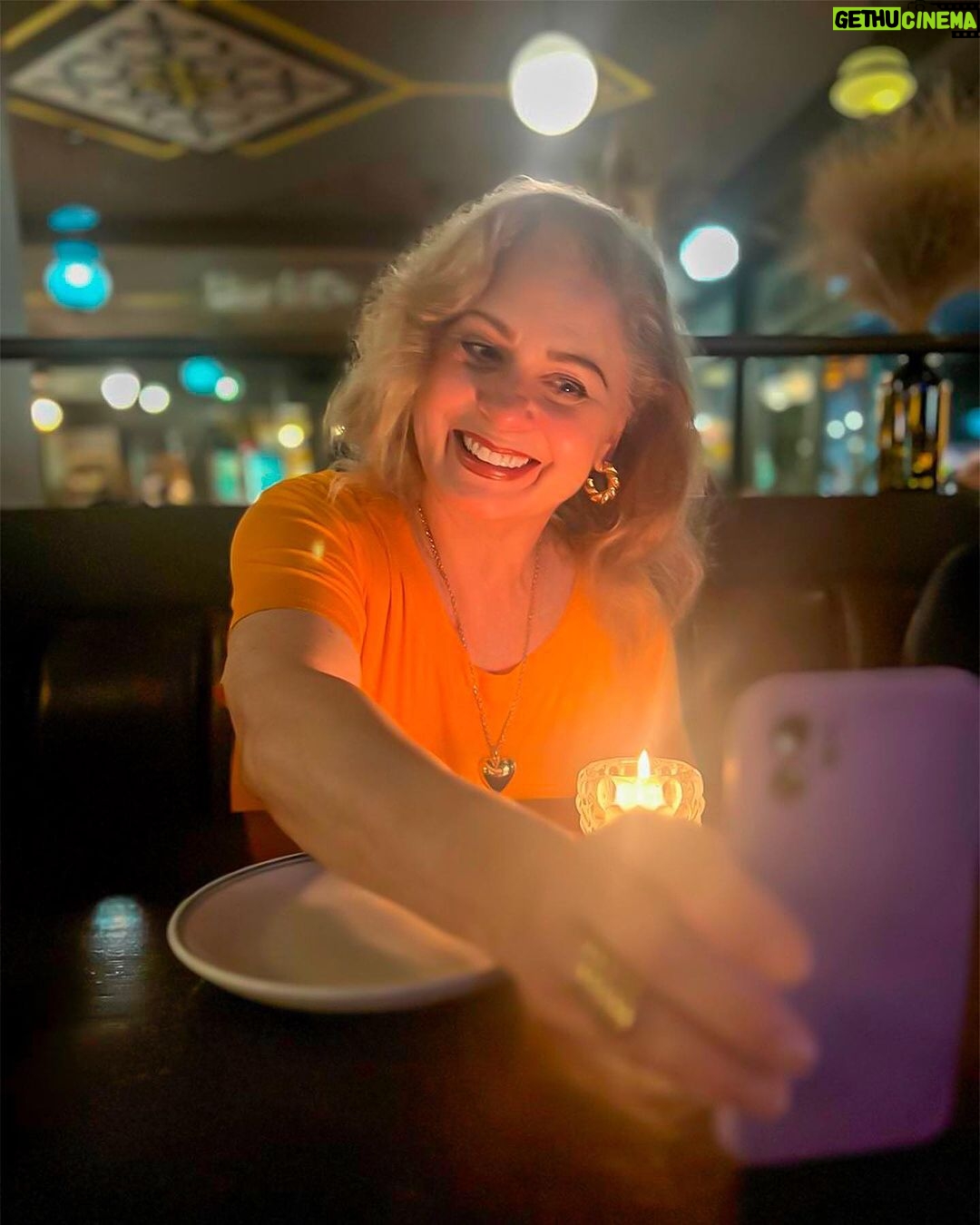 Vera Fischer Instagram - . 🧡Amados 🕯️ Por mim se vai à cidade sofredora, por mim se vai à eterna dor por mim se vai até os que se perderam deixai toda esperança, vós que entrais . ✍️Dante Alighieri 🔥Um lindo domingo à todos Rio de Janeiro, Rio de Janeiro