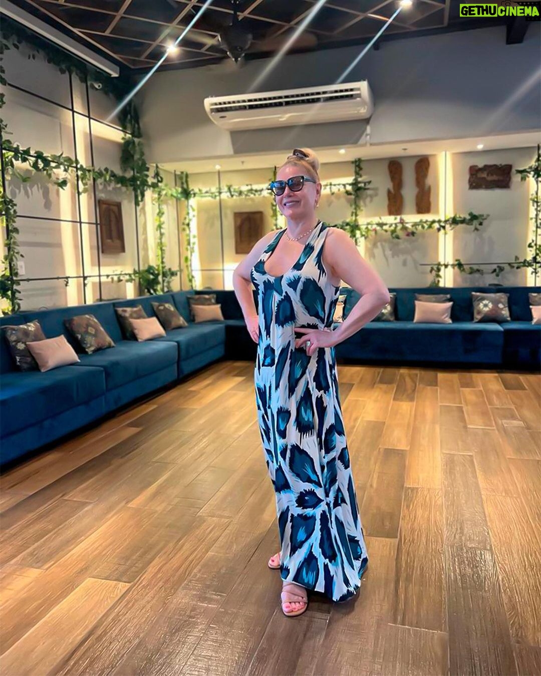 Vera Fischer Instagram - . 💙 Amores 💙 Que o sábado seja de alegria e tranquilidade. Dêem-se as mãos e se abracem 🫂 Muita paz, muito amor e muita serenidade.🧿 🧿 É o que a sua Vera deseja pra todos vcs 🙌