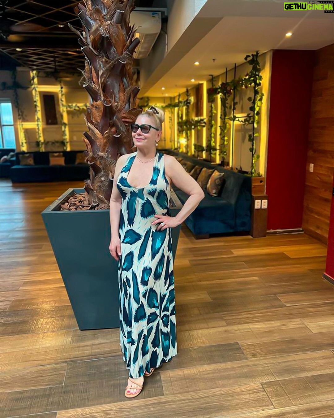 Vera Fischer Instagram - . 💙 Amores 💙 Que o sábado seja de alegria e tranquilidade. Dêem-se as mãos e se abracem 🫂 Muita paz, muito amor e muita serenidade.🧿 🧿 É o que a sua Vera deseja pra todos vcs 🙌