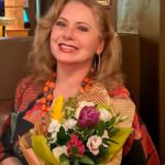 Vera Fischer Instagram - . Amores 🧡💐 Muita gratidão pelo sucesso em São Paulo, e pelos amigos 👯‍♂️ que nos encheram de carinho e presentes 🎁 Merci @chezamis.bistro 🍷 Voltaremos breve São Paulo 🚀🚀🚀 Aguardem Beijão dessa sua sempre 🧡Vera