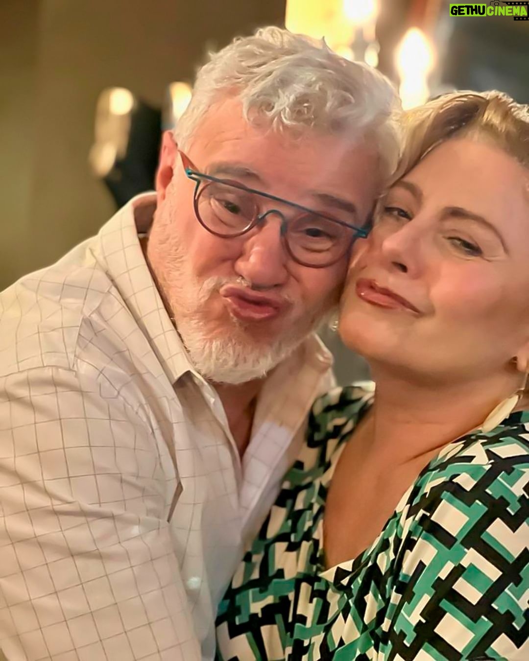 Vera Fischer Instagram - Pessoal 🤍 Quem resiste à doçura de amigos queridos ? 😘😘Amoooo @alessandramaestrini @tadeuaguiaroficial Linda terça-feira pra todos