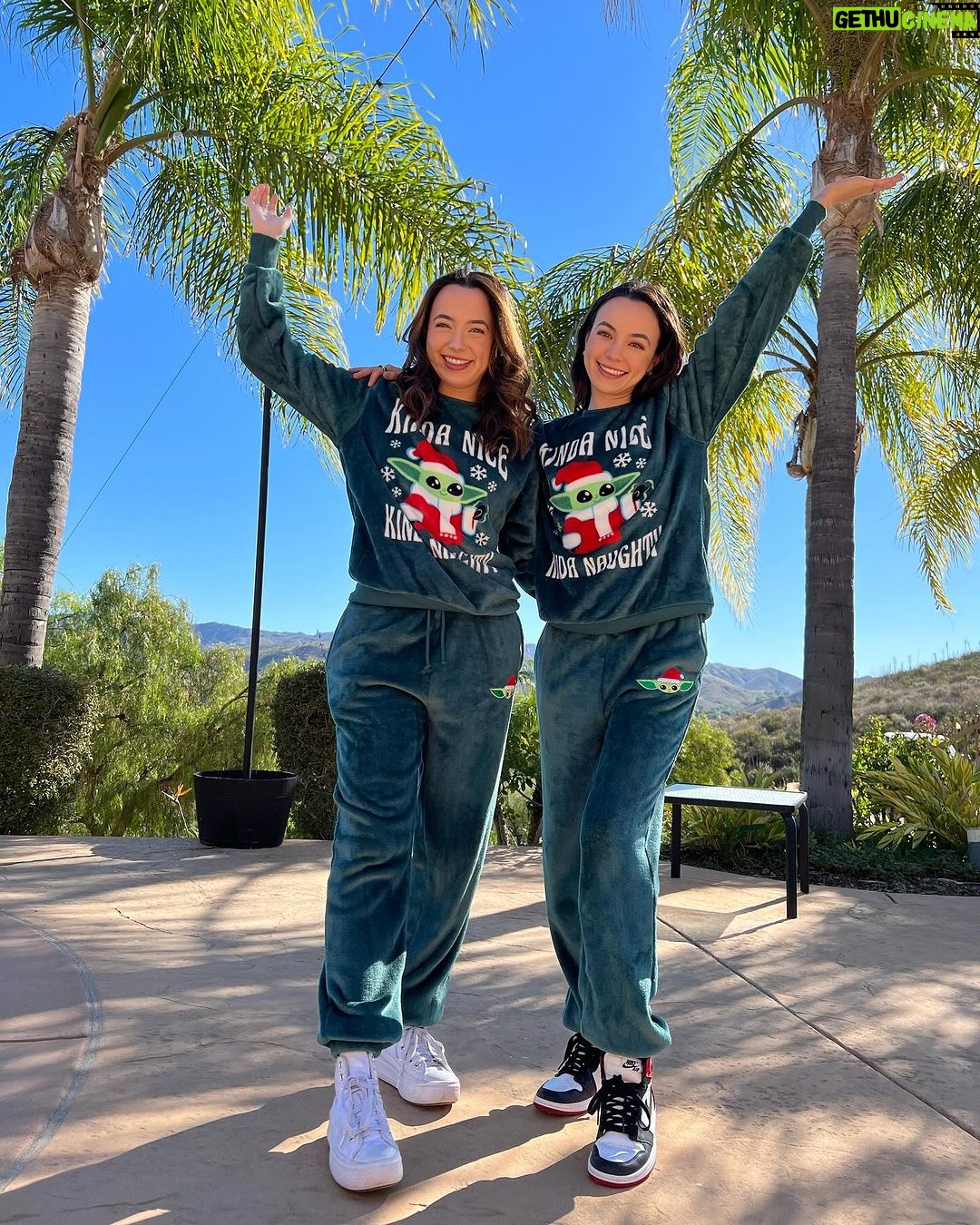 Veronica Merrell-Burriss Instagram - Merry California Christmas🌴🎅🏼🎁🎄Hope your day is filled with love & laughter♥️☀️