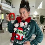 Veronica Merrell-Burriss Instagram - Roni-Lou Who 💚🎁