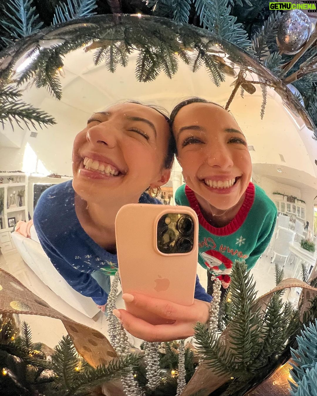Veronica Merrell-Burriss Instagram - We’re in a silly goofy mood🤪🎄