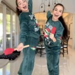 Veronica Merrell-Burriss Instagram - Merry Christmas everybody!🎄