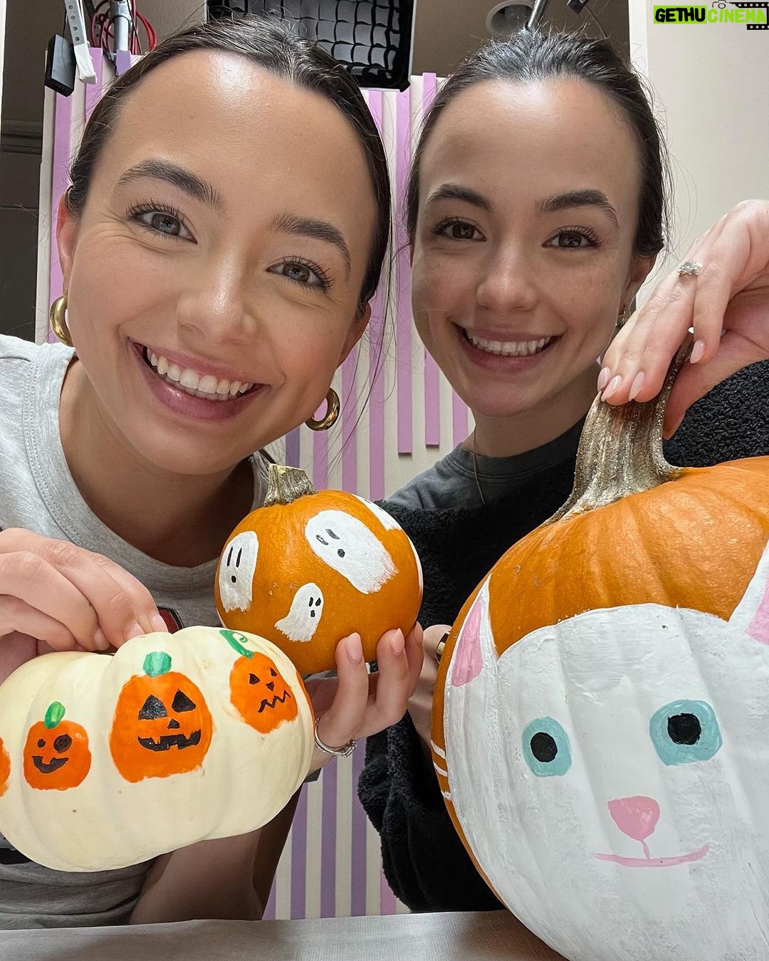 Veronica Merrell-Burriss Instagram - 10/10 recommend painting pumpkins with your best friend 🎨🎃👩🏻🎨