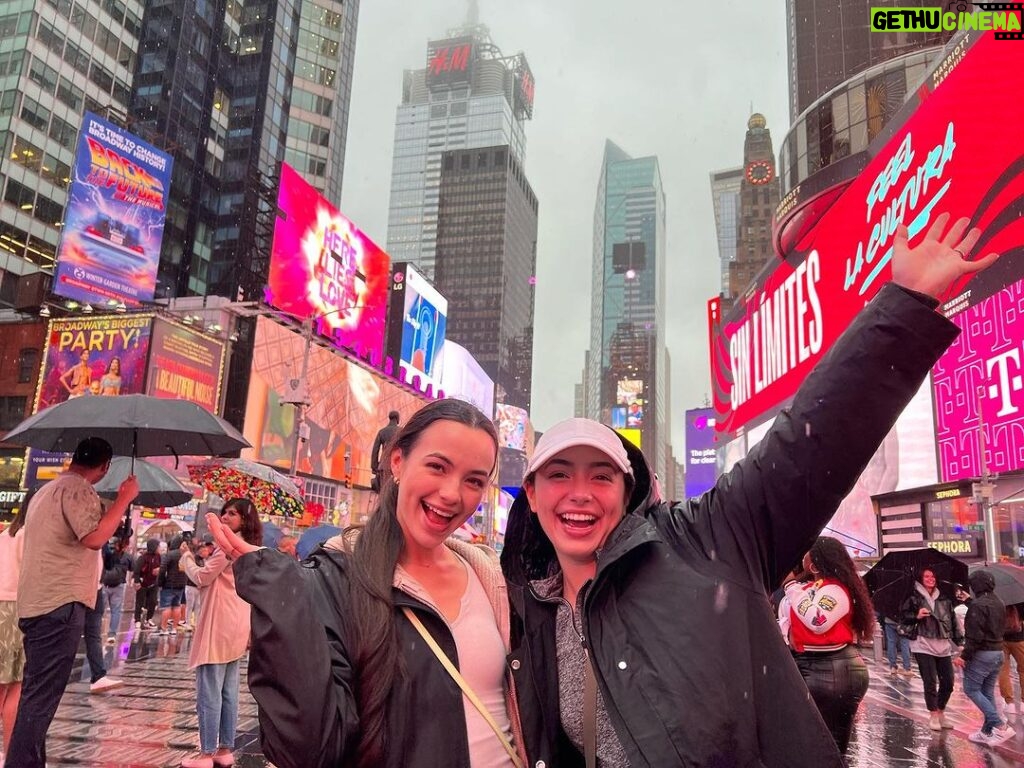 Veronica Merrell-Burriss Instagram - Spotted: Nessa & Roni in NYC🗽 Why’d they return? Send me all the deets. And who am I? That’s the secret I’ll never tell. —XOXO, Gossip Girl💋 Times Square New York