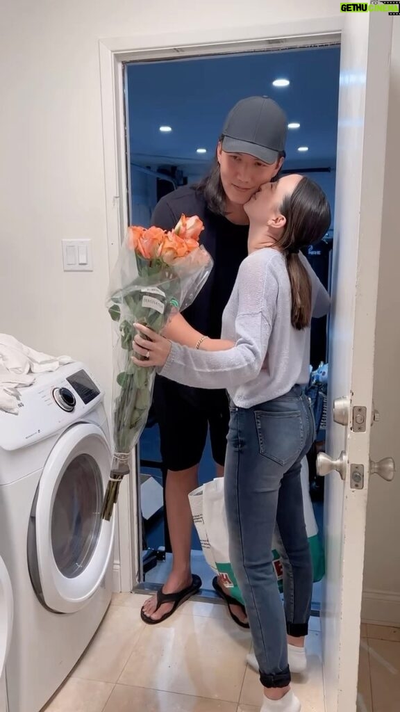 Veronica Merrell-Burriss Instagram - Flower Prank On Husband! #married #prank