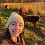 Veronica Merrell-Burriss Instagram - WE WORKED ON A FARM FOR A DAY!! 🐔 Check out the video on @ronronfam channel! Thank you @goldshawfarm for having us on your beautiful farm! Make sure to check out Morgan’s video too!