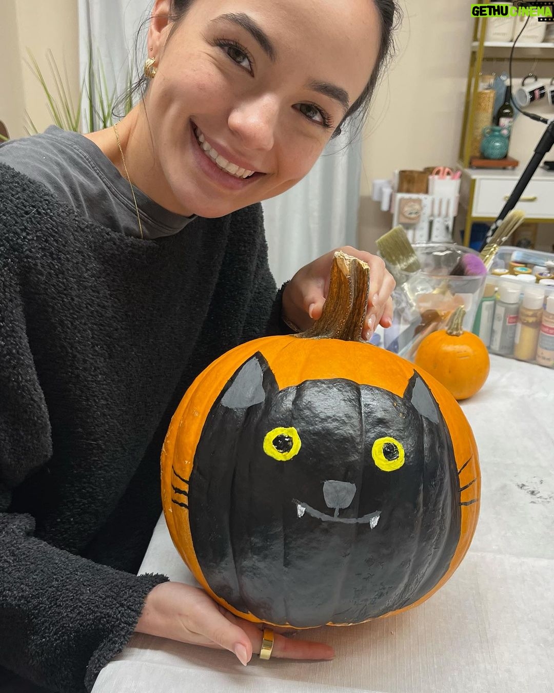 Veronica Merrell-Burriss Instagram - 10/10 recommend painting pumpkins with your best friend 🎨🎃👩🏻🎨