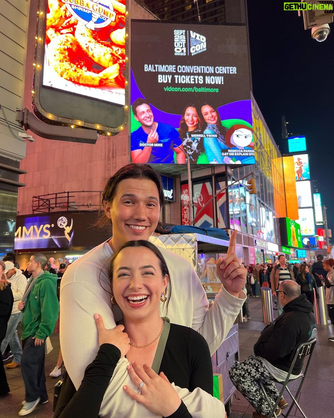 Veronica Merrell-Burriss Instagram - Thank you @vidcon for the billboard in Times Square ♥️🚕 Cant wait to see you in Baltimore this weekend 💁🏻♀️ #vidconblt23