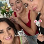 Veronica Merrell-Burriss Instagram - 🚨Stop your scrolling - New collab alert! 🚨Watch our Pro vs Noob Cake Pop Art challenge featuring the one and only @rosannapansino on YouTube.com/MerrellTwins