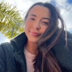 Veronica Merrell-Burriss Instagram - pretending it’s summer ◡̈